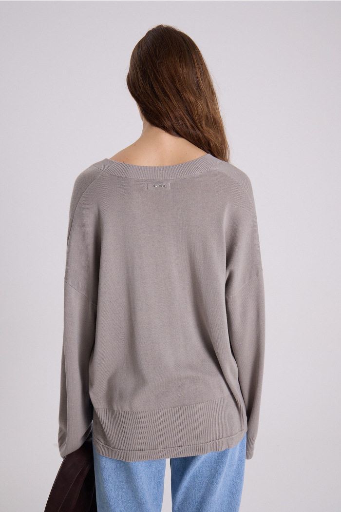 SWEATER V ALOE GRIS