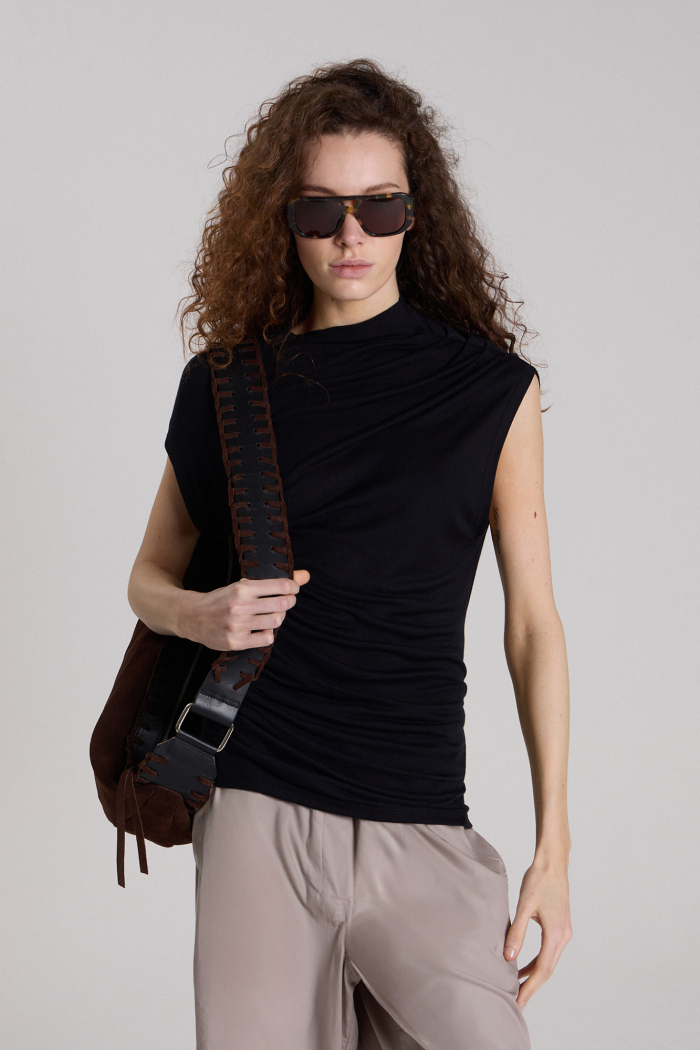 TOP YABEI NEGRO