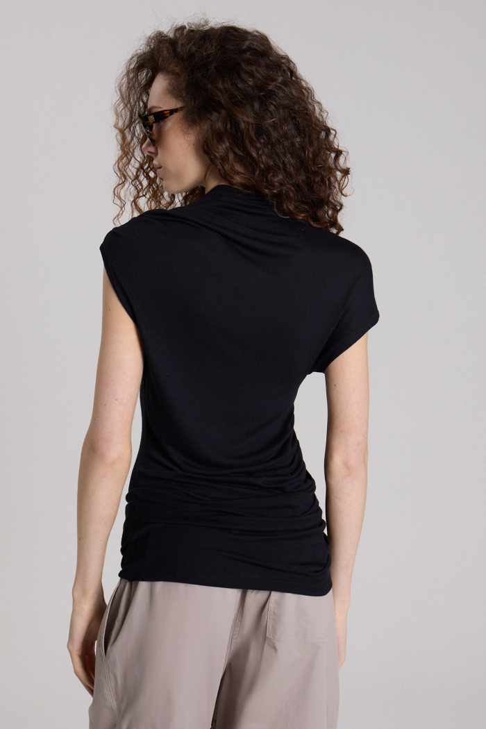 TOP YABEI NEGRO
