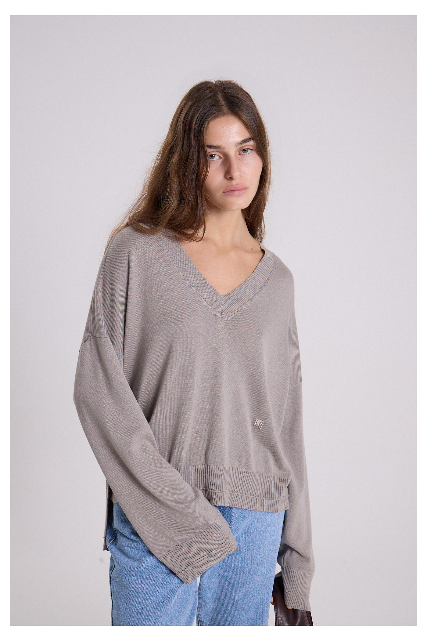 SWEATER V ALOE GRIS