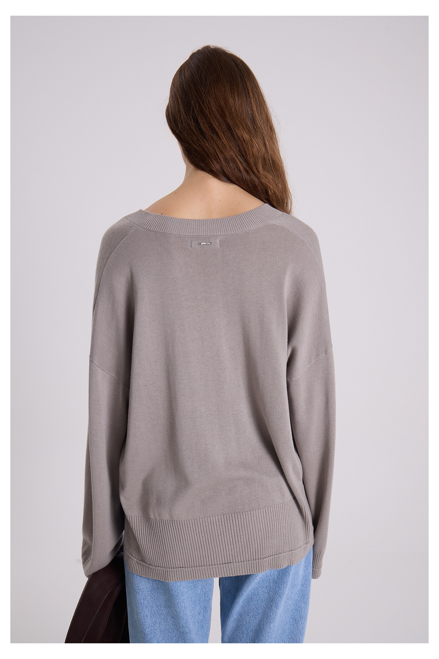 SWEATER V ALOE GRIS