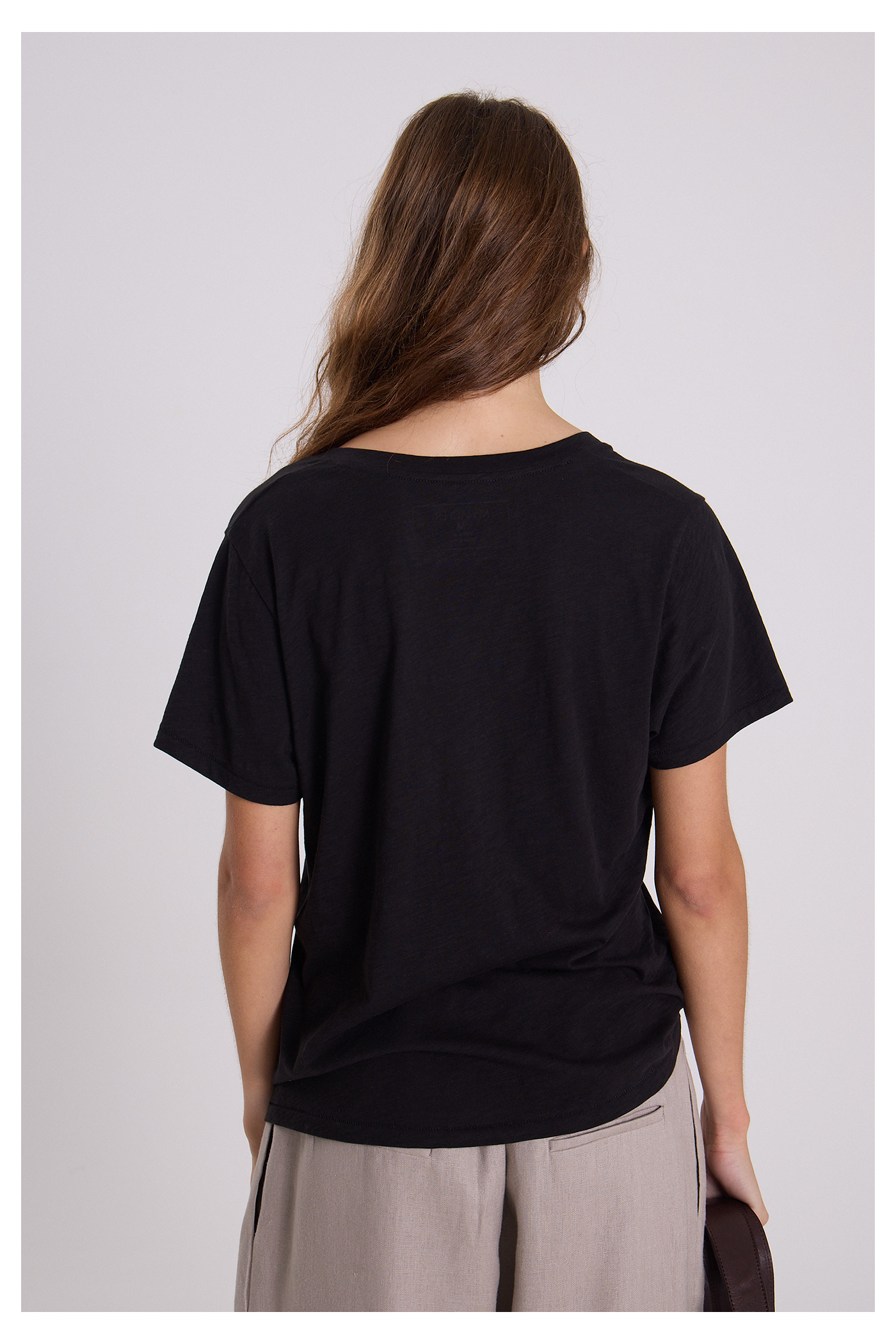 REMERA V PIGMEO NEGRO