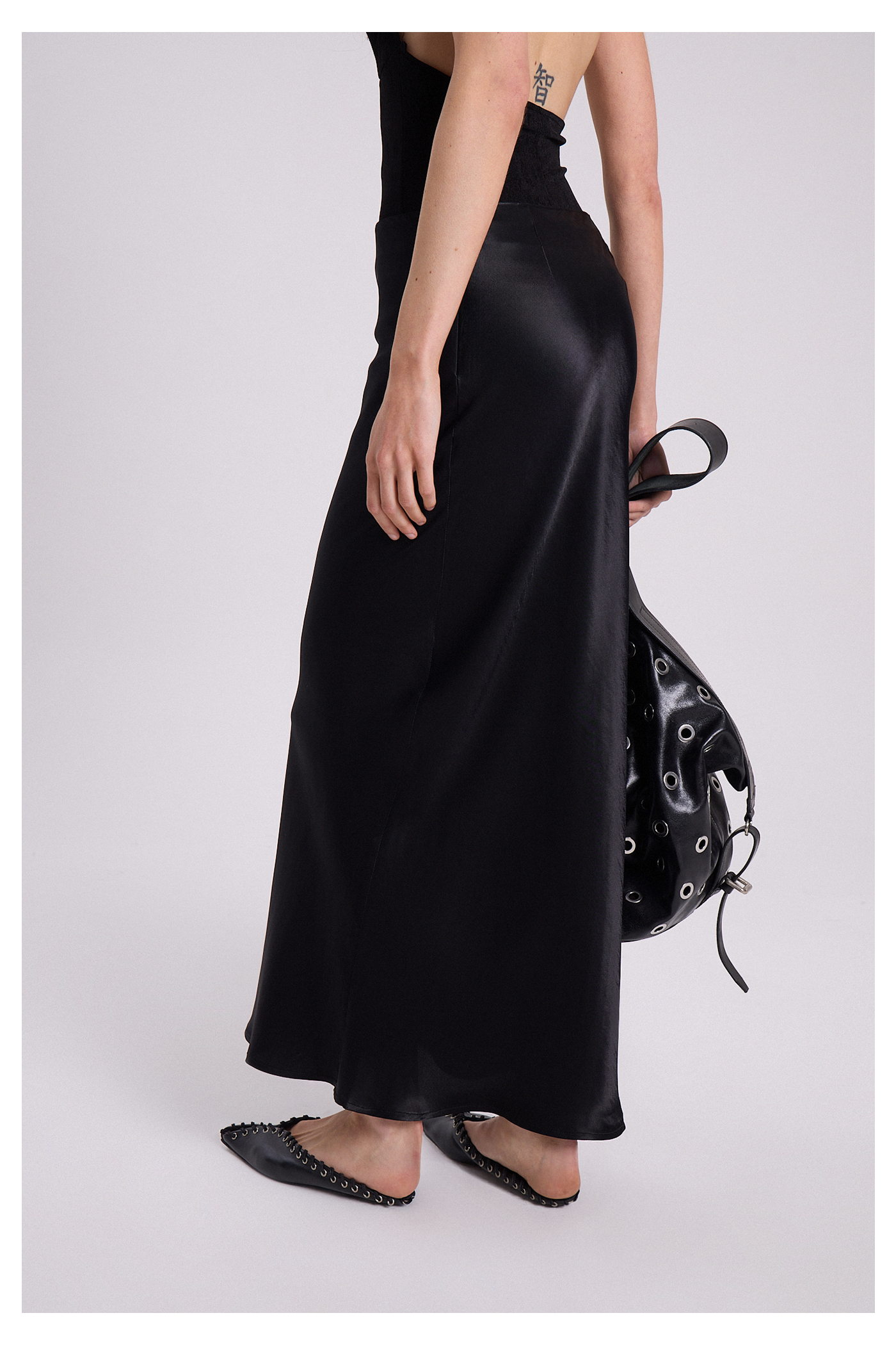 POLLERA RUBRA NEGRO